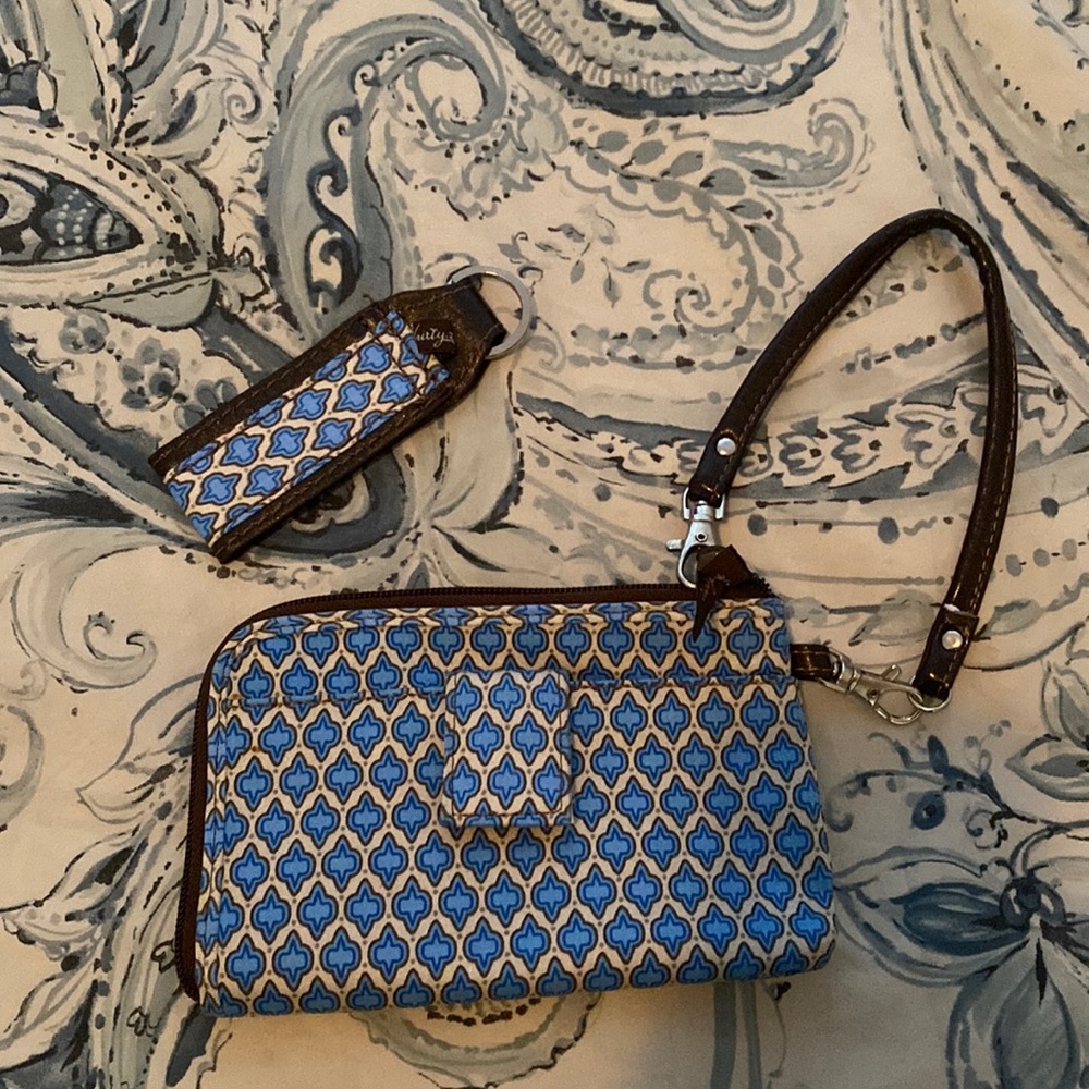 😍 Thirty-One wristlet & key fob
